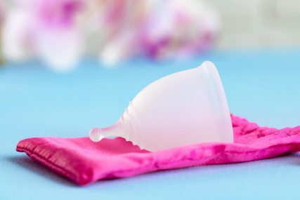 Jak używać kubeczki menstruacyjne?