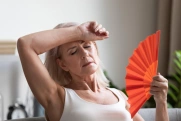 Objawy menopauzy - jak je kompleksowo łagodzić?