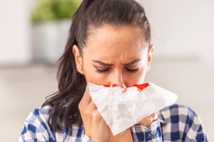 Krwawienie z nosa, dziąseł lub drobnych ran na skórze - jak im zapobiegać i jak je leczyć?